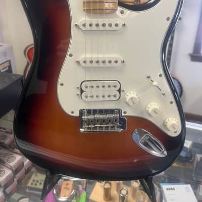 Fender Player Stratocaster HSS with Maple Fretboard  - Present - 3-Color Sunburst image 3