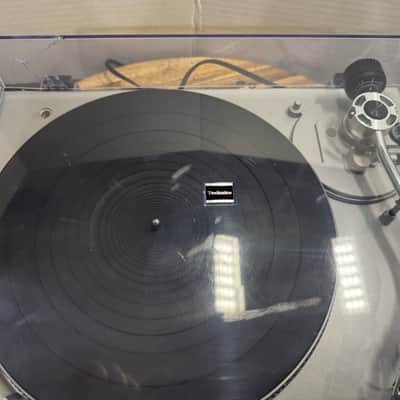 Vintage 1979 Technics SL-B2 Turntable. Restored image 13