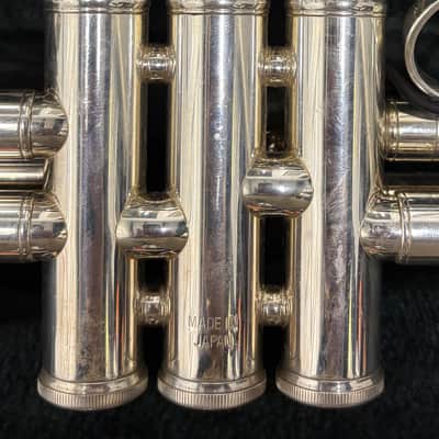 Yamaha Xeno Trumpet, Silver Finish, Gold Brass Bell, Model YTR8335RG image 4