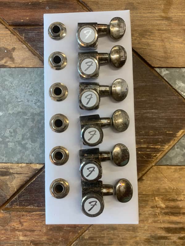 Real Life Relics Fender® Aged American Deluxe Locking Tuners With Vintage Buttons (Fender® 0990818500    [F1] image 1