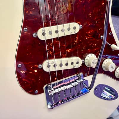 Fender American Deluxe Stratocaster Electric Guitar Olympic Pearl inc Hard Case (2011) image 3