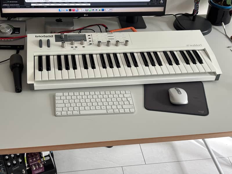 Waldorf Blofeld Keyboard 49-Key Synthesizer 2009 - Present - White image 1