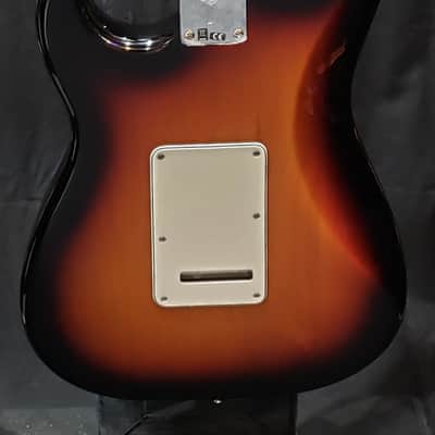 Fender Player Stratocaster HSS with Pau Ferro Fretboard 2018 - 2021 3-Color Sunburst image 4