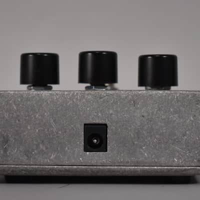 Electro-Harmonix Stereo Pulsar Analog Tremolo Pedal image 4