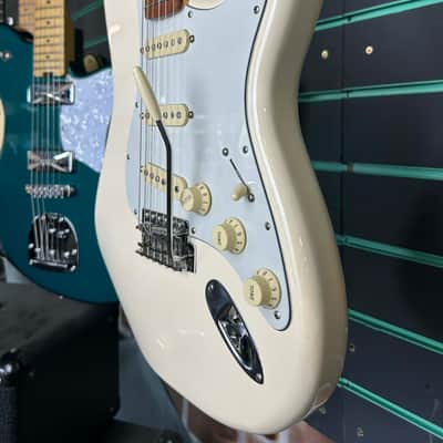 Fender Standard Stratocaster Arctic White 2018 Electric Guitar image 5