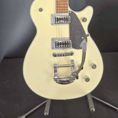 Gretsch G5230T Electromatic® Jet™ FT Single-Cut with Bigsby®, Laurel Fingerboard, Two-Tone Vintage White/ London Grey image 2
