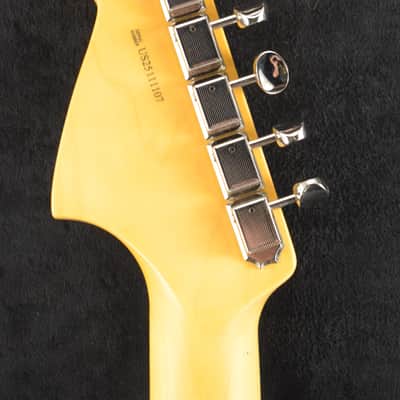 Fender American Professional Classic Jaguar Rosewood Fingerboard 3-Color Sunburst image 9