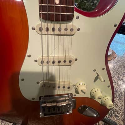 Fender Squier Stratocaster 2010 - Sun Burst Cherry image 2