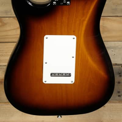 Fender DE American Professional II Stratocaster Electric Guitar 2-Color Sunburst w/ Case image 3