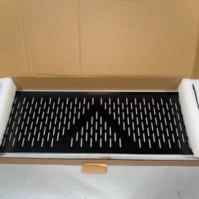 Unknown 19" Shallow Rack Shelf - Black image 1