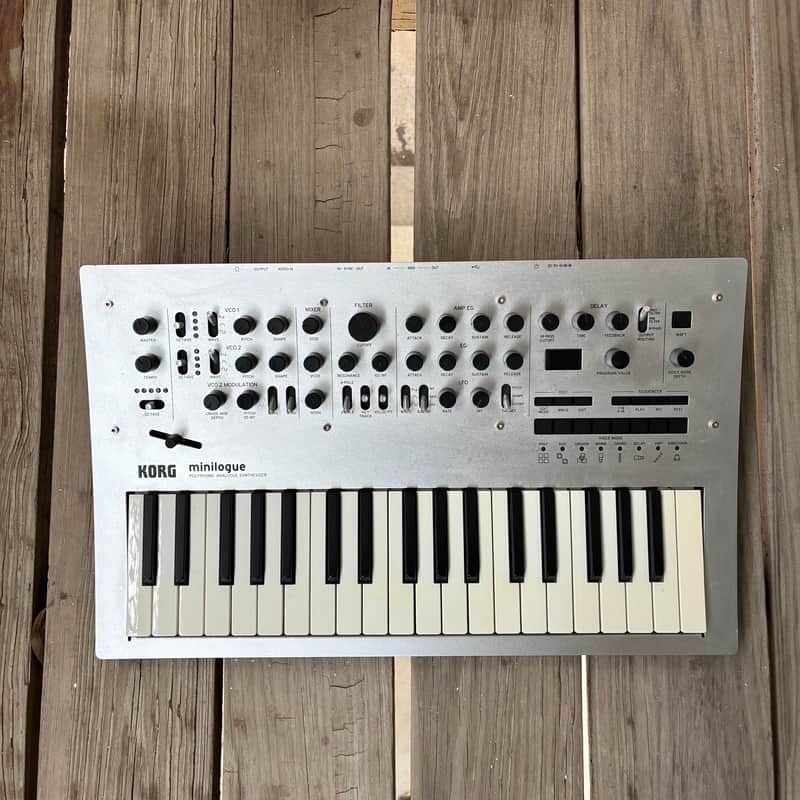 Korg Minilogue 4-Voice Polyphonic Analog Synthesizer 2016 - Present - Silver synth image 1