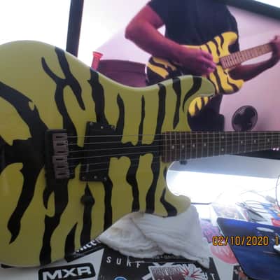 Kramer Baretta/George Lynch Custom paint Tiger .....Mint condition great deal image 2