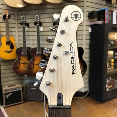 Yamaha Pacifica PAC012 Solid Body Electric Guitar Black image 7