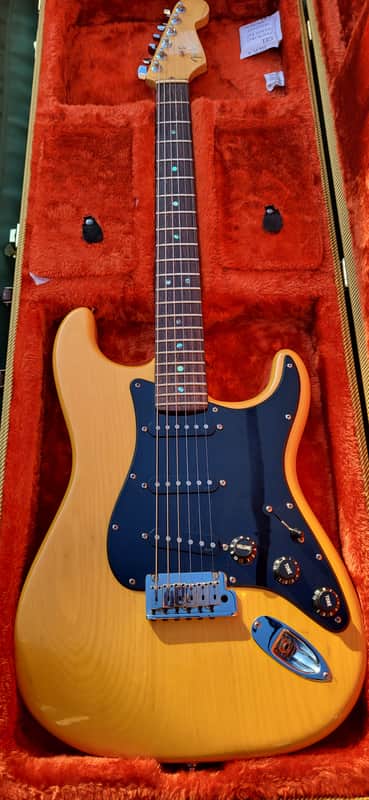 Fender Stratocaster Deluxe 2004 - Butterscotch Blonde image 1