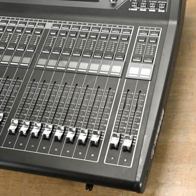Yamaha QL1 16-Input / 8-Output Digital Mixing Console CG012RA image 4