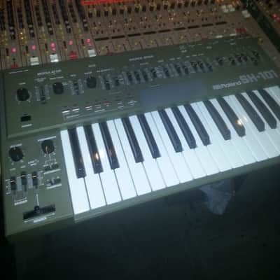 Roland SH-101 32-Key Monophonic Synthesizer - Gray