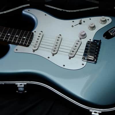 Fender FSR AMERICAN DELUXE STRATOCASTER SSS 2012 - Ice Blue Metallic image 7