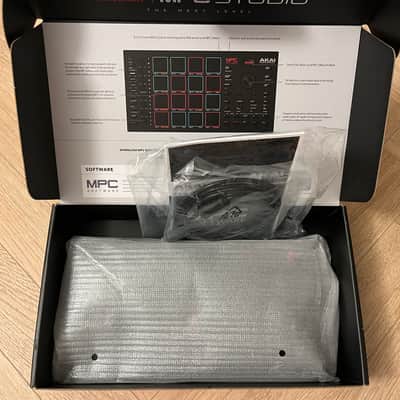 Akai MPC Studio Music Production Controller MK 2 image 2