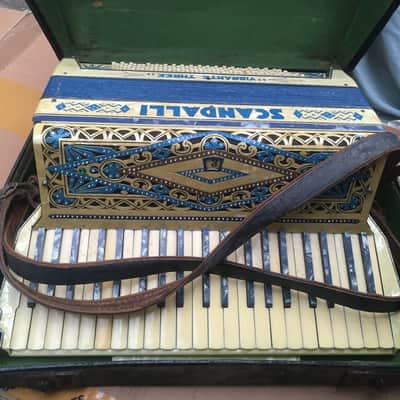 Scandalli Vibrante 3 120 Bass Accordion needing some TLC - Vintage/Antique. image 2