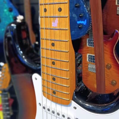 Fender 70th Anniversary American Vintage II '54 Stratocaster 2024 - 2-Color Sunburst image 6