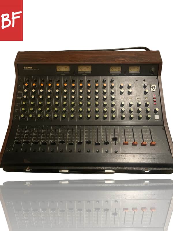 1970's Yamaha PM-700 12-Channel Analog Mixer Bild 1