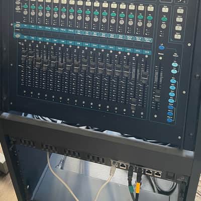Allen & Heath QU-16 16-Channel Digital Mixer 2013 - Present - Black image 1
