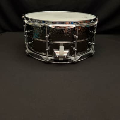 Ludwig LB417KT 14” x 6,5” Black Beauty Hammered snare drum imagen 8
