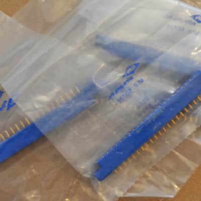 (4)Amphenol Wire Pro 143-022-01 Female Edge Connectors As New image 1
