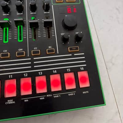 Roland AIRA TR-8 Rhythm Performer Drum Machine 2014 - Present - Black image 5