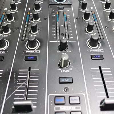 Denon Prime 4+ 4-Deck DJ System 2023 - Present - Black image 3