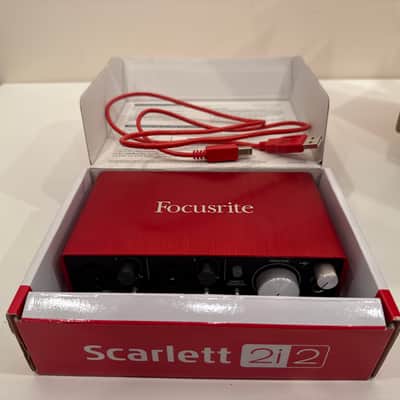 Focusrite Scarlett 2i2 2nd Gen USB Audio Interface 2016 - 2018 - Red / Black image 2