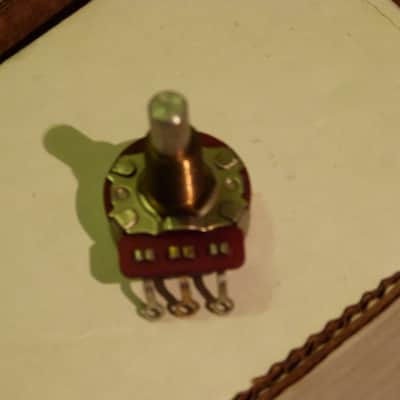 CTS 250K 350K branded Pot 1978 solid shaft NOS 500? K pot 1978 image 2