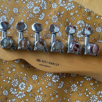 Fender Baja Telecaster V-Neck 2011 - maple image 3