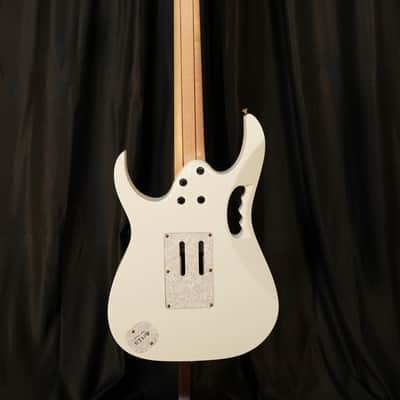 Ibanez JEM7VP-WH Steve Vai Premium Signature White image 9