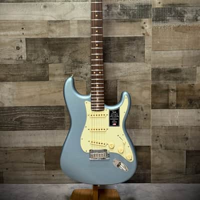 Fender American Ultra Luxe Vintage '60s Stratocaster Rosewood Fingerboard - Ice Blue Metallic image 2