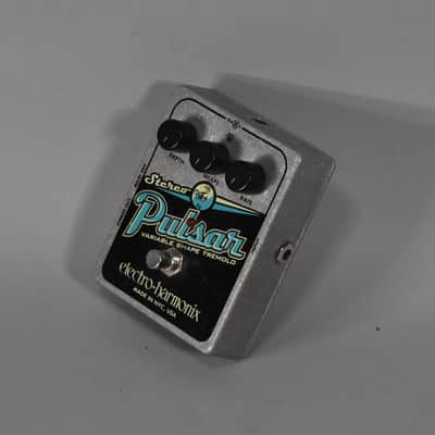 Electro-Harmonix Stereo Pulsar Analog Tremolo Pedal image 1