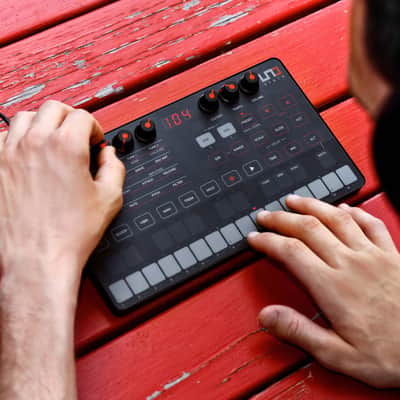 IK Multimedia UNO Synth *USA Small Business* image 2