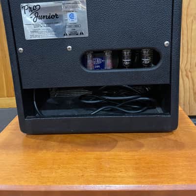 Fender Pro Junior III 15-Watt 1x10" Guitar Combo 2010 - 2016 - Black image 4