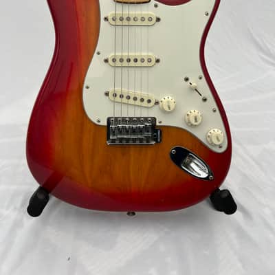 Vintage 1979 Fender Stratocaster with Maple Fretboard Sienna Sunburst image 4