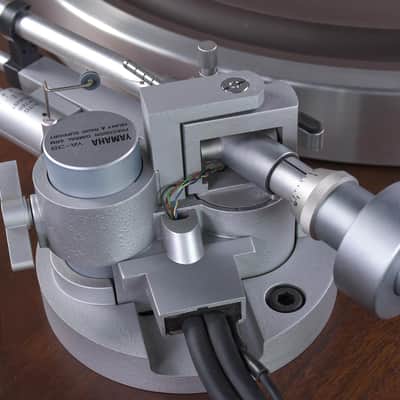 YAMAHA GT-2000L Turntable W/ Auto Lifter Adjust In Very Good Condition image 15
