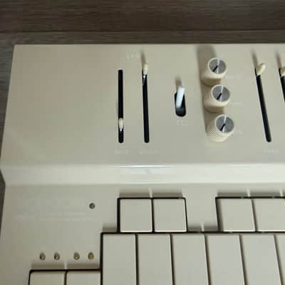 Vongon Replay 28-Key Digital Synthesizer 2024 - Present - Beige image 5