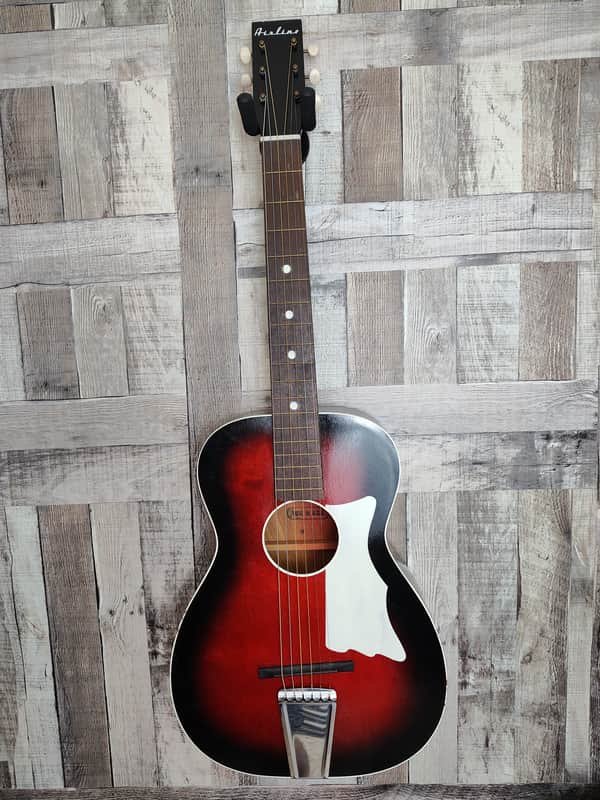 Airline Parlor Size 60's - Red to black burst w/ hardcase image 1