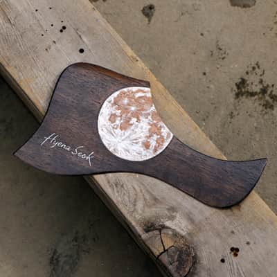 burnyblack pickguard for acoustic guitar - moon walnut/silver image 7