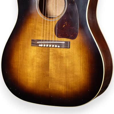 Gibson Custom 1942 Banner J-45 Light Aged Vintage Sunburst image 3
