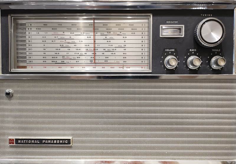Vintage National Panasonic RF-5000 Multiband Transistor Radio