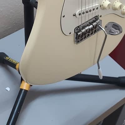 2011 Fender American Standard Stratocaster EXCELLENT GUITAR! USA! 2011 - White image 7