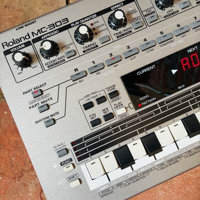 Roland MC-303 Groovebox image 3