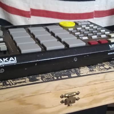 Akai MPC500 with extras image 4