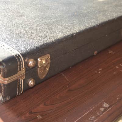 Fender hardshell guitar case for 1972-1977 Stratocaster + Telecaster, with Vintage 1970s mojo! image 4