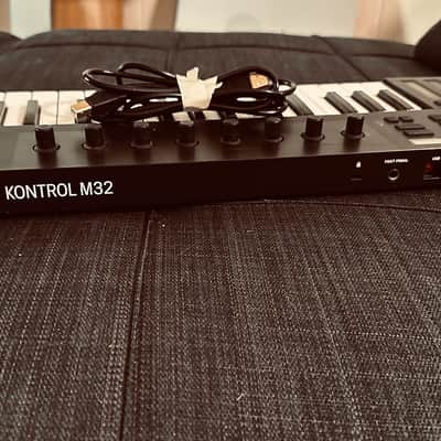Native Instruments Komplete Kontrol M32 2019 - Black image 2
